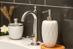 bathroom-accessories-640x480-50568631.jpeg
