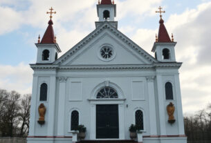 chapel-640x480-73779270.jpeg
