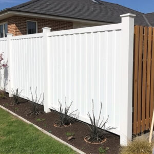 colorbond-fencing-640x480-82101629.jpeg