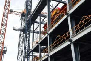construction-steel-640x480-92278614.jpeg