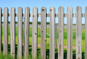 fence-640x480-49083943.jpeg