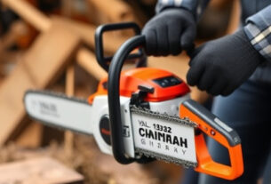 professional-chainsaw-640x480-93191350.jpeg