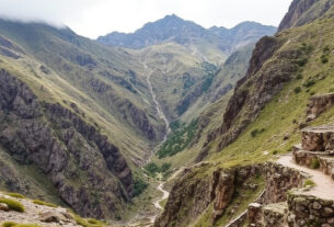 rugged-terrain-640x480-17264360.jpeg