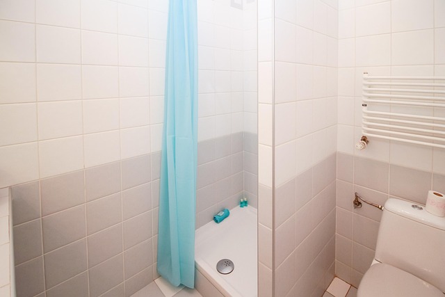 showers in bathroom